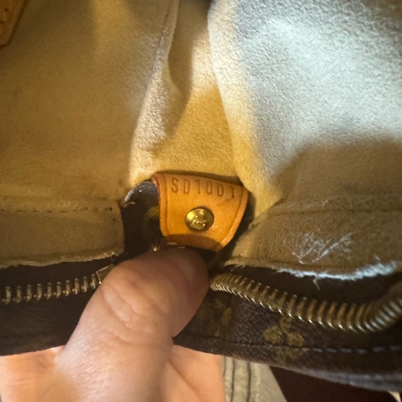 SOLD Louis Vuitton Looping GM with conversion hardware EXTRA LV STRAP INCLUDED - Picture 9 of 10